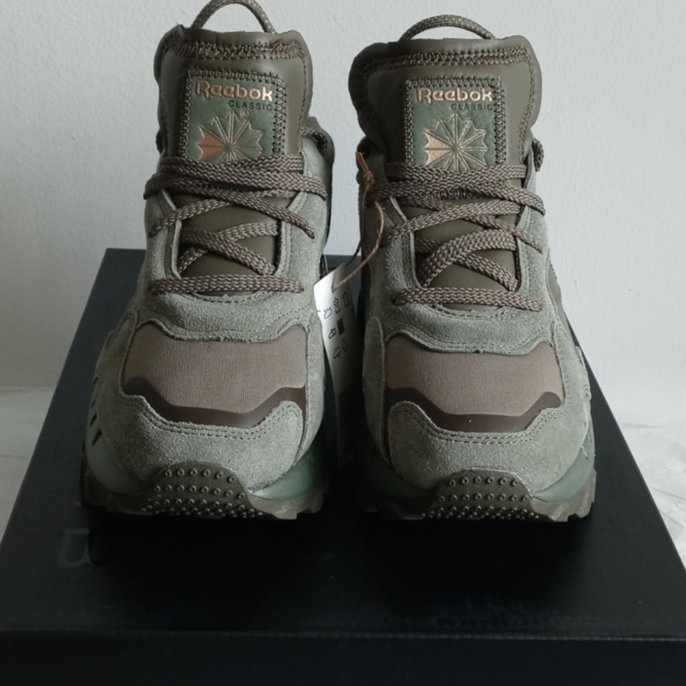 COPY - Cardi B Reebok CL CARDI WOMEN US 10 GREEN